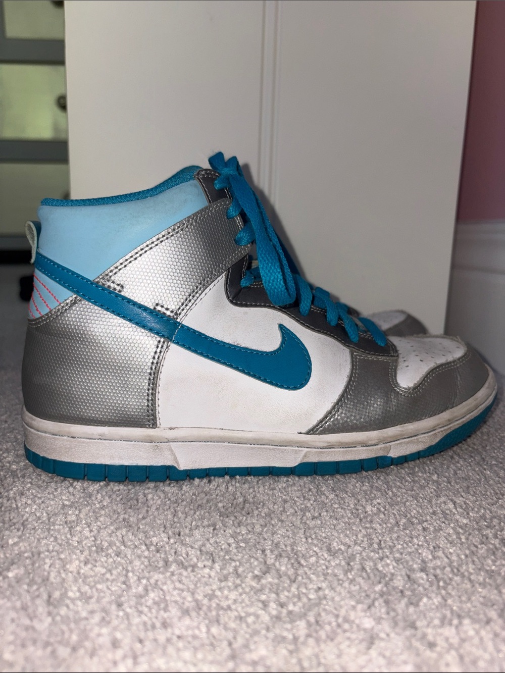 Nike Mid-Top Sneakers in White, Silver & Teal Blue